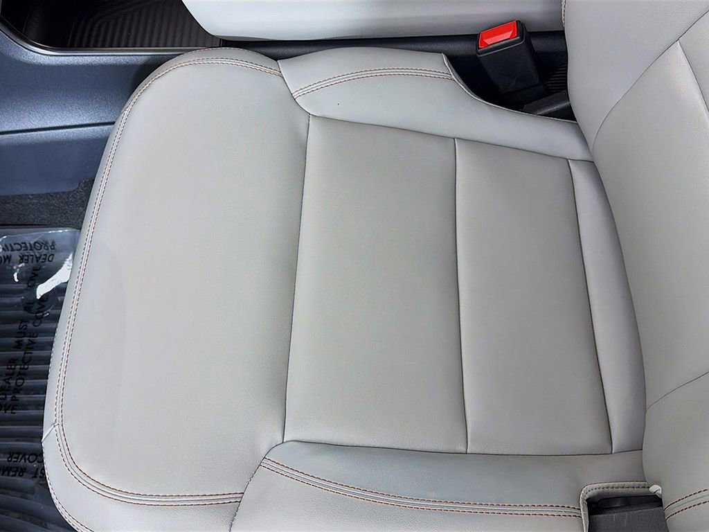 Used 2025 Ford Expedition Active image 24