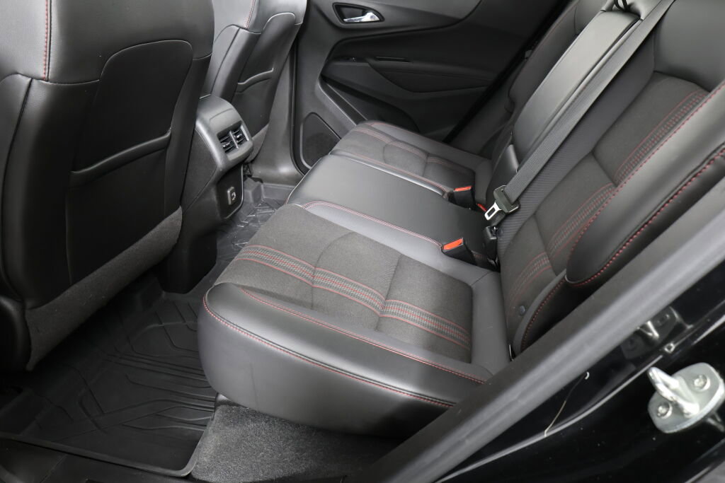Used 2022 Chevrolet Equinox RS w/ LPO, Floor Liner Package image 17