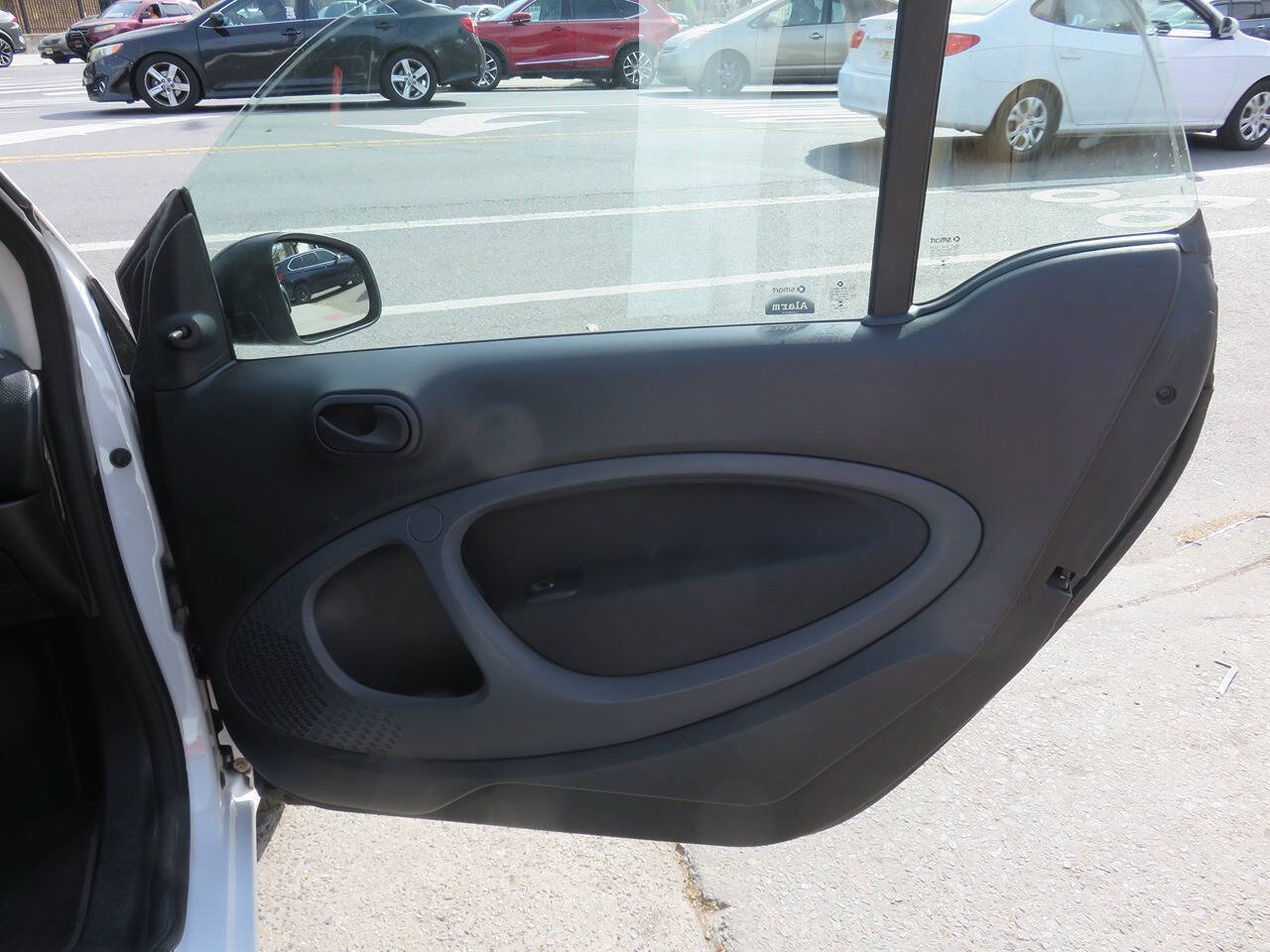 Used 2016 smart fortwo passion RWD image 20