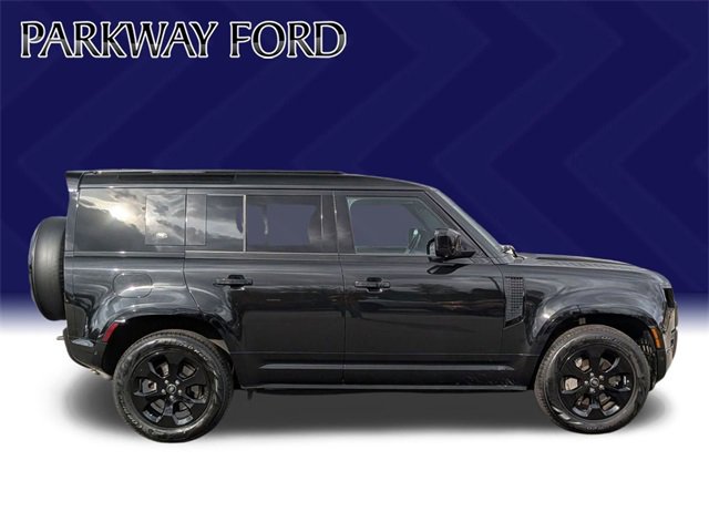 Used 2023 Land Rover Defender 110 X-Dynamic SE image 4