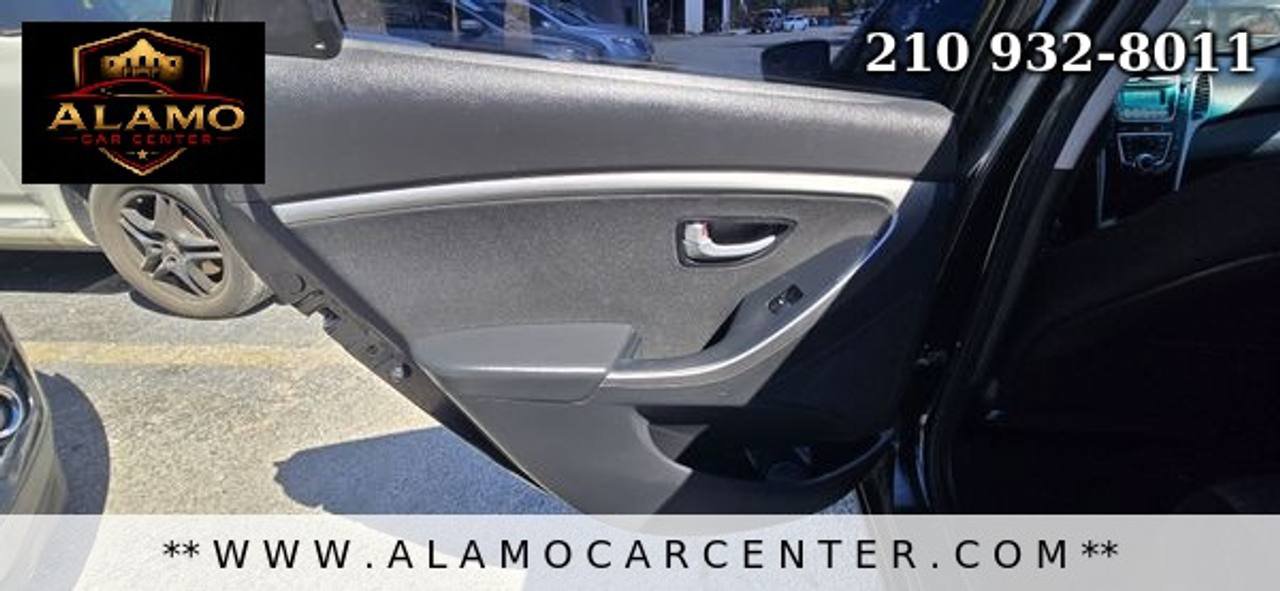 Used 2017 Hyundai Elantra GT FWD image 29