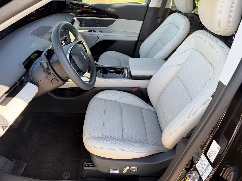 New 2026 Lincoln Nautilus Reserve w/ Jet Appearance Package AWD/4WD image 9