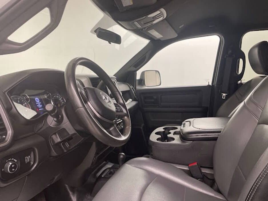 Used 2022 RAM 2500 Tradesman w/ Chrome Appearance Group AWD/4WD image 4