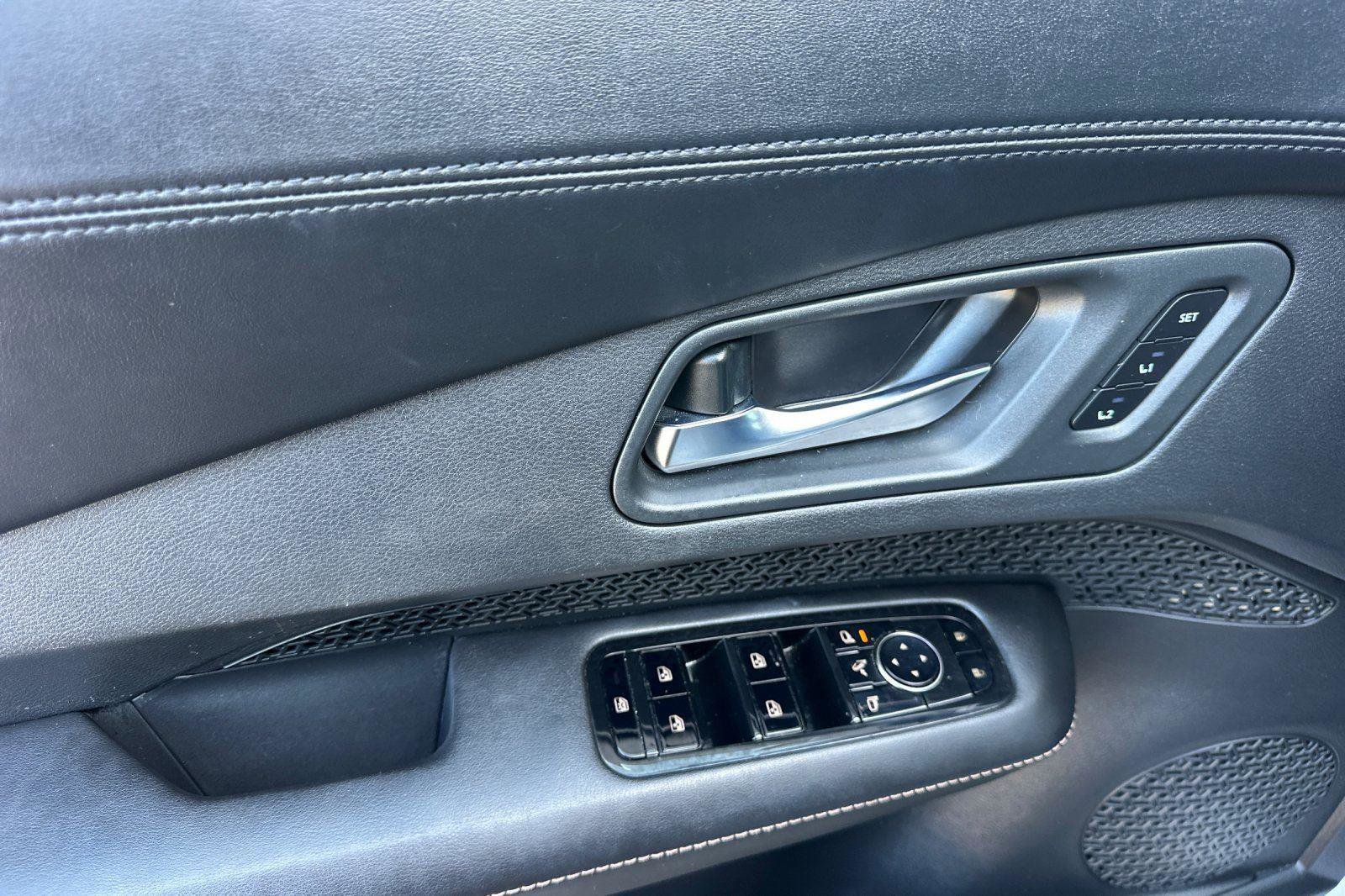 Used 2023 Nissan Ariya AWD image 10