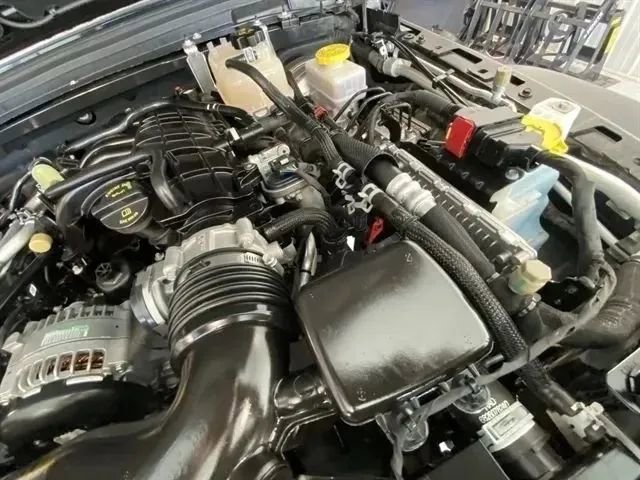 Used 2022 Jeep Wrangler Sport AWD/4WD image 33