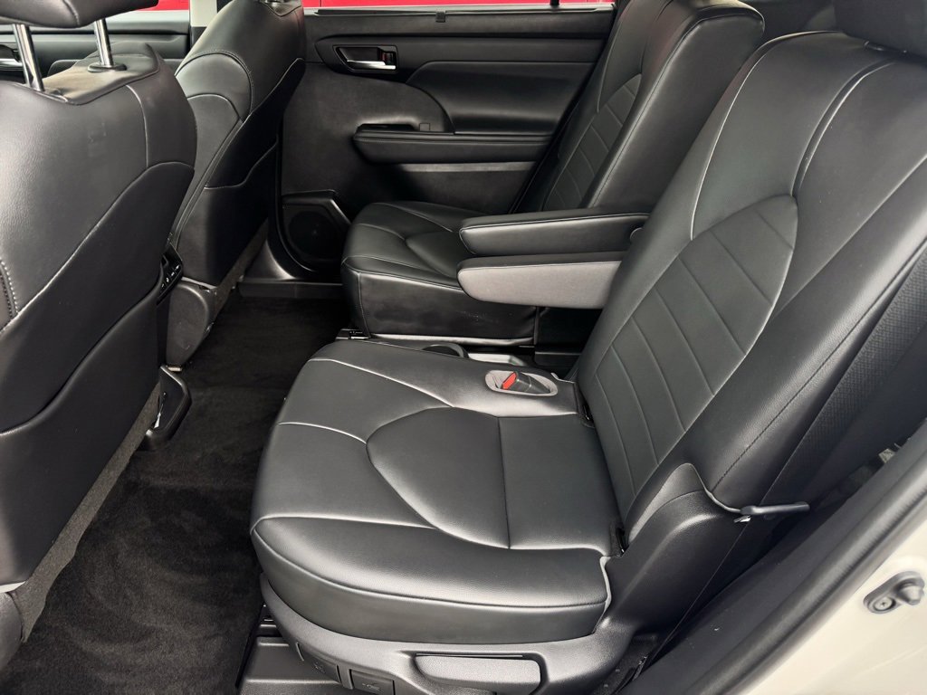 Certified 2021 Toyota Highlander XLE image 6
