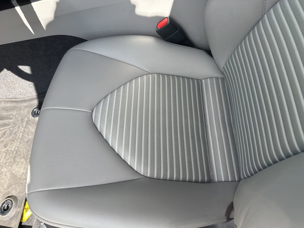 Used 2018 Toyota Camry SE FWD image 4