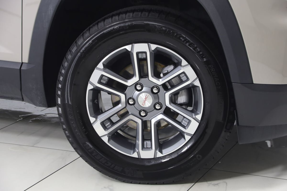Used 2025 GMC Terrain Elevation w/ Technology Package II AWD/4WD image 15