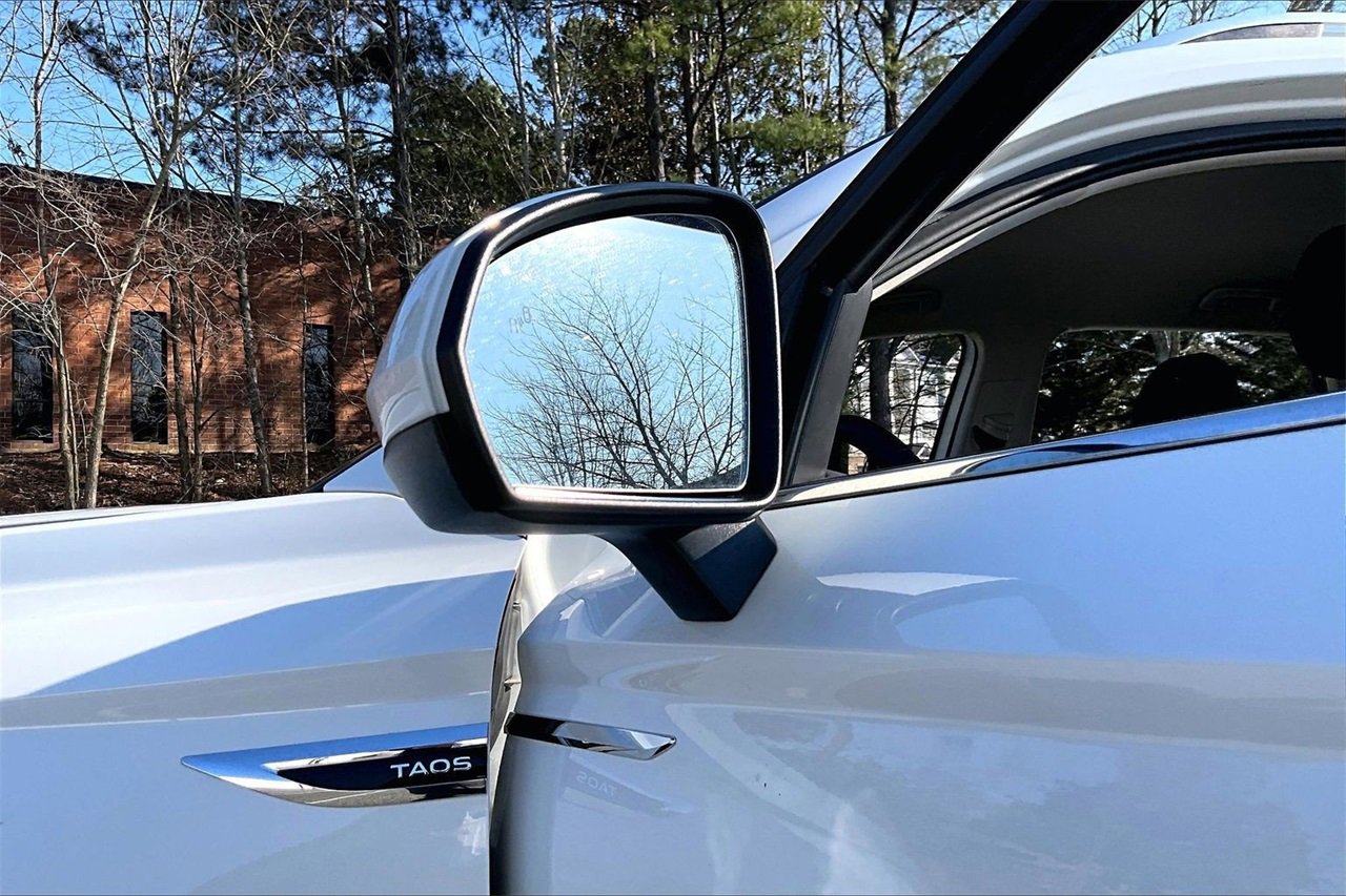 Used 2024 Volkswagen Taos SE image 27