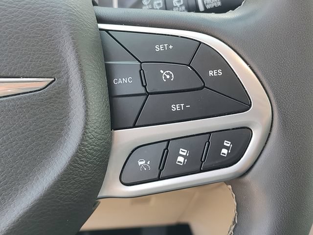 Used 2024 Chrysler Pacifica Touring-L FWD image 25