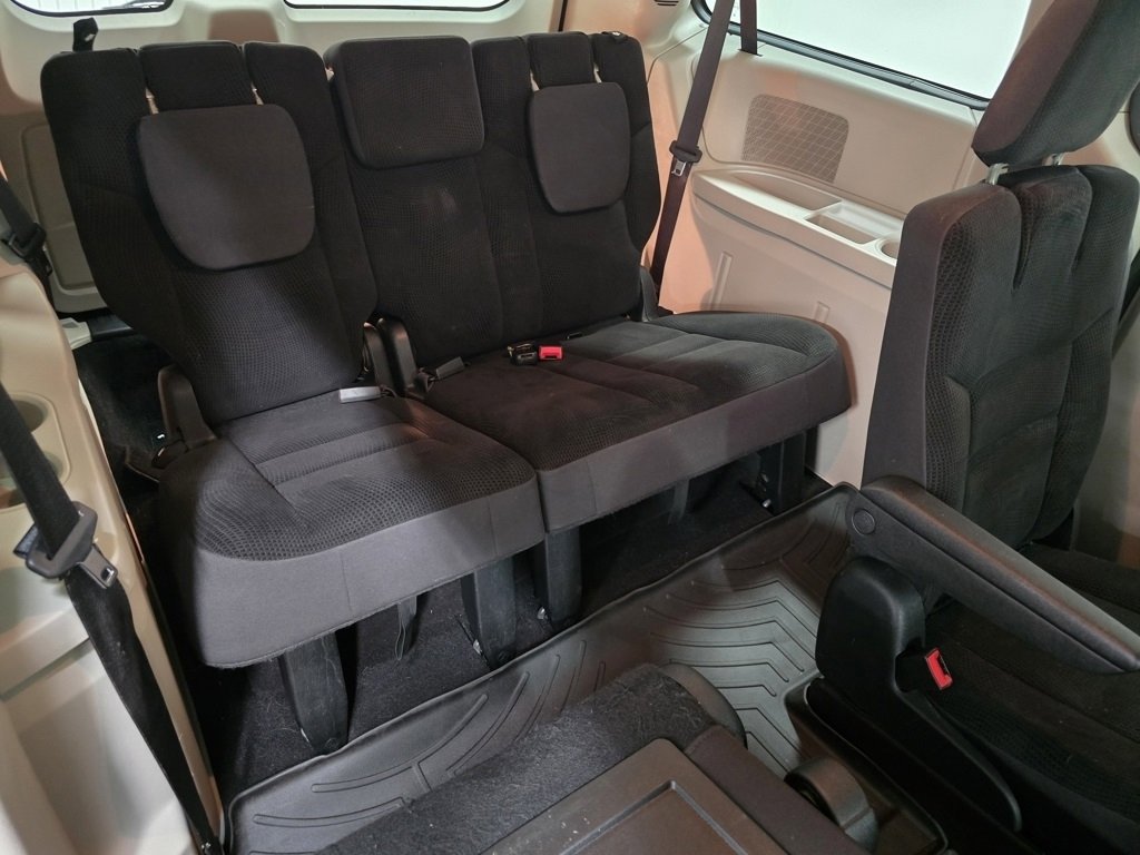 Used 2019 Dodge Grand Caravan SE w/ UConnect Hands-Free Group image 19