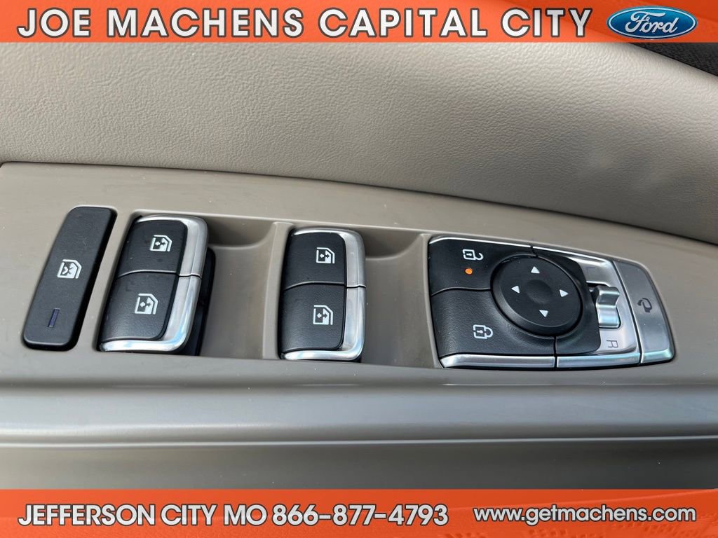 Used 2025 Kia Carnival EX image 20