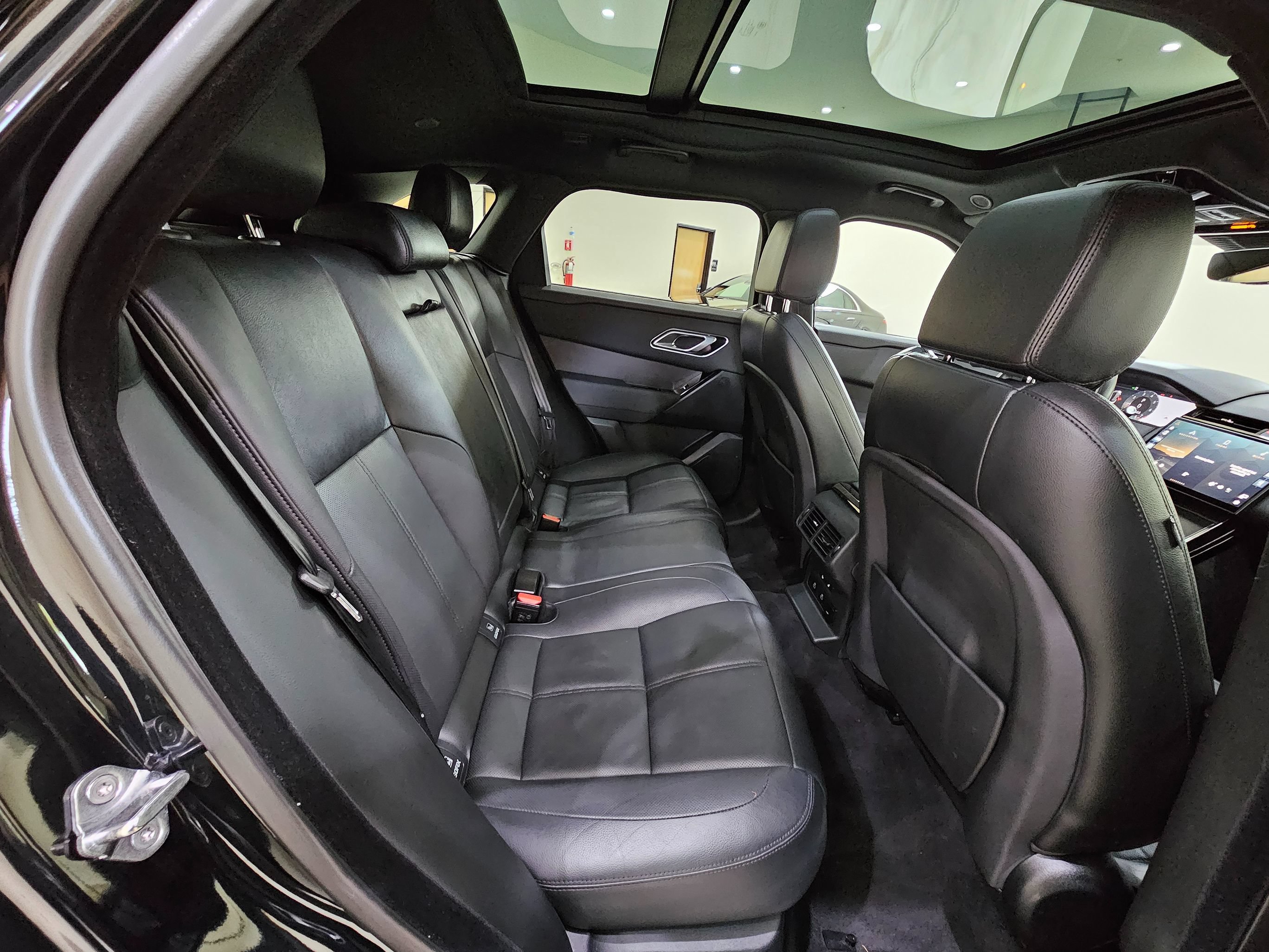Used 2025 Land Rover Range Rover Velar Dynamic SE AWD/4WD image 37