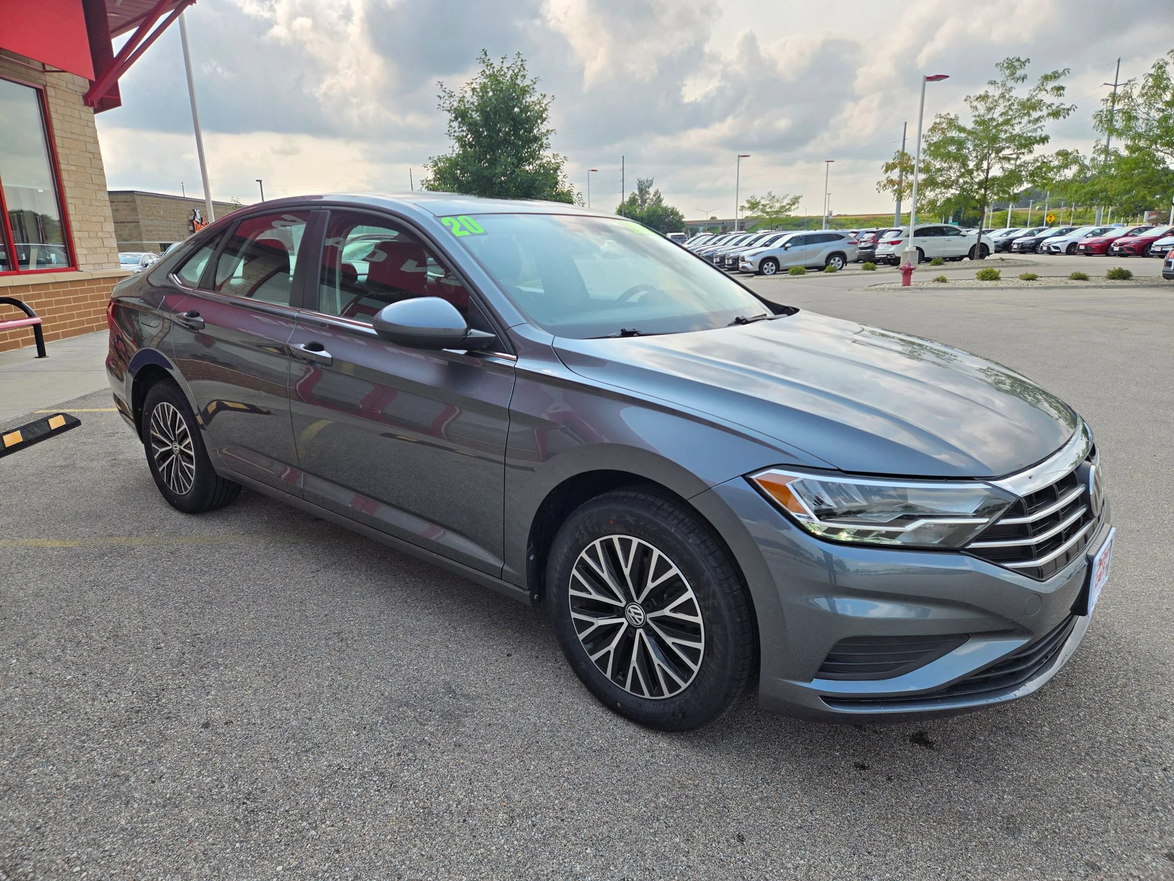 Used 2020 Volkswagen Jetta SE w/ SE Cold Weather Package FWD image 3