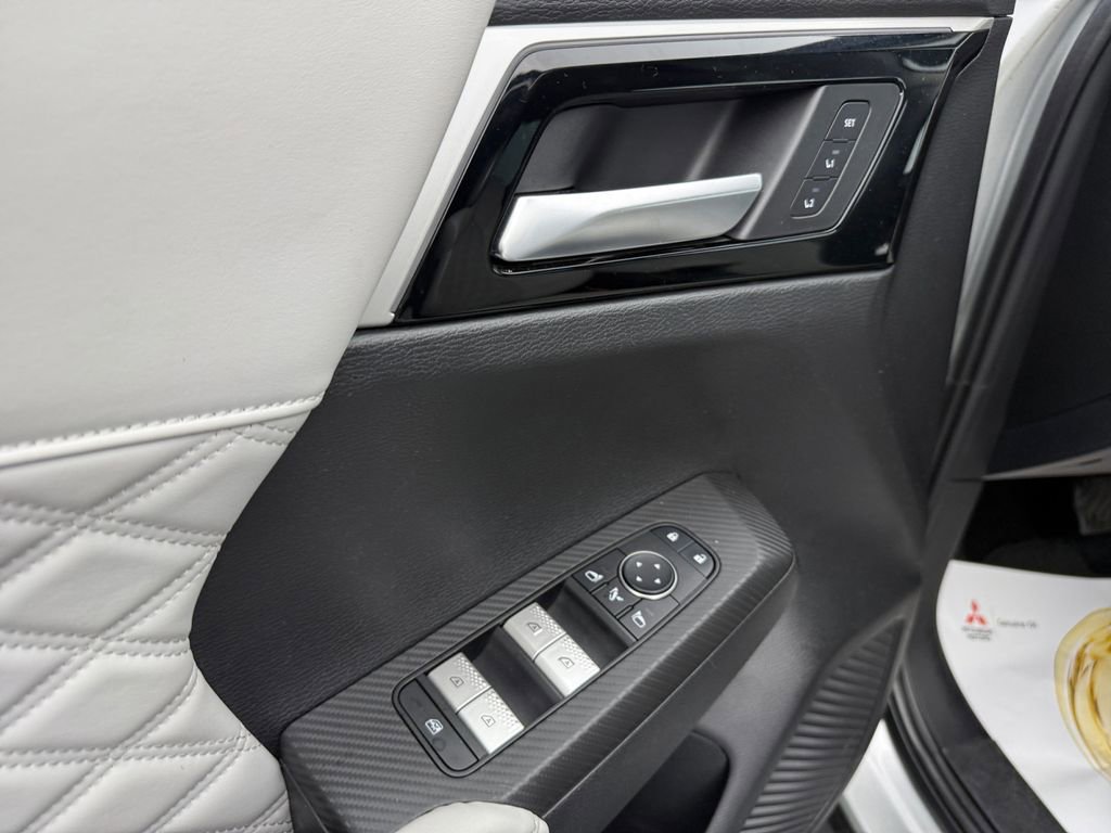 Used 2023 Mitsubishi Outlander SEL image 14