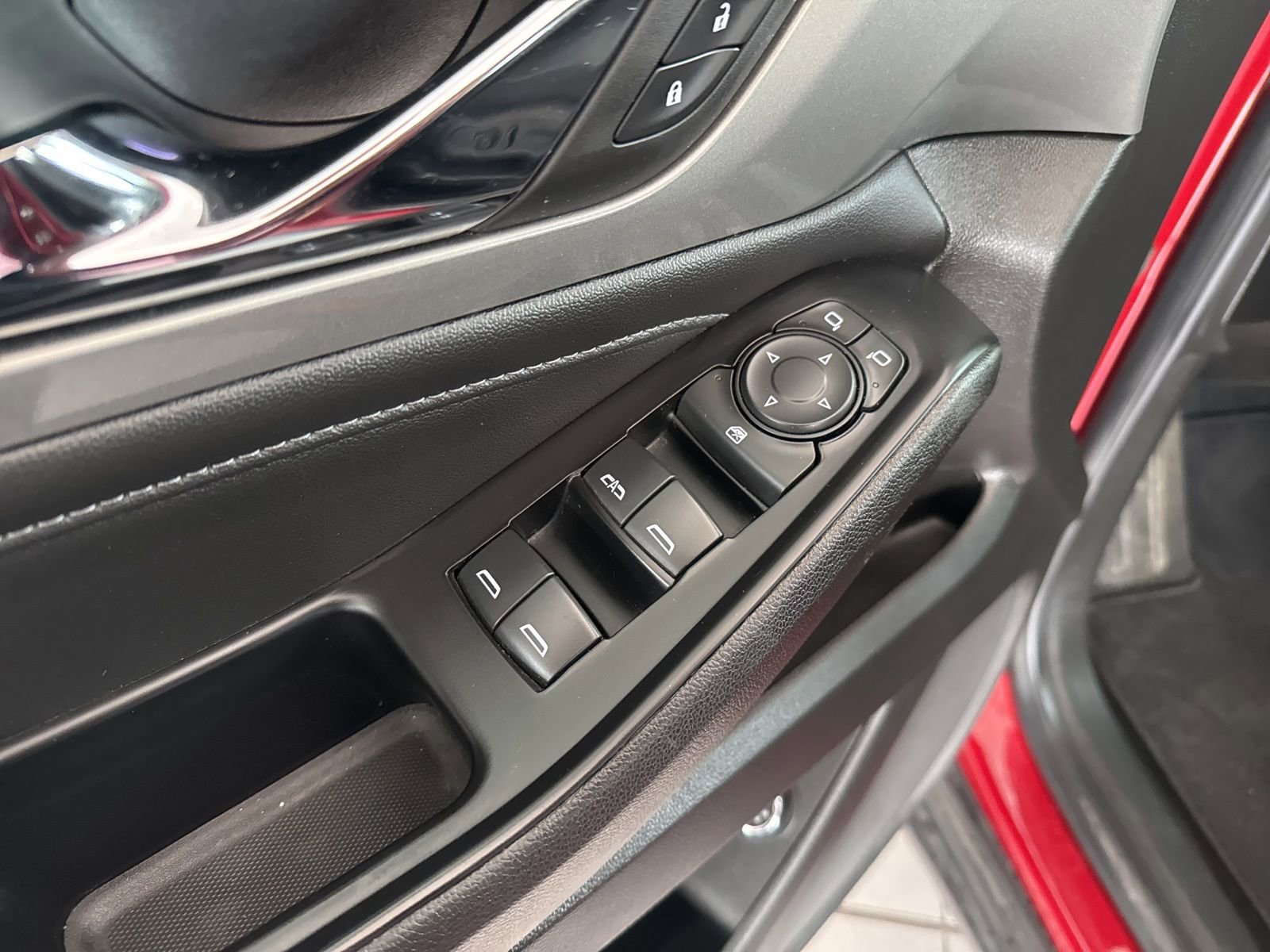 Used 2023 Chevrolet Traverse LT image 19