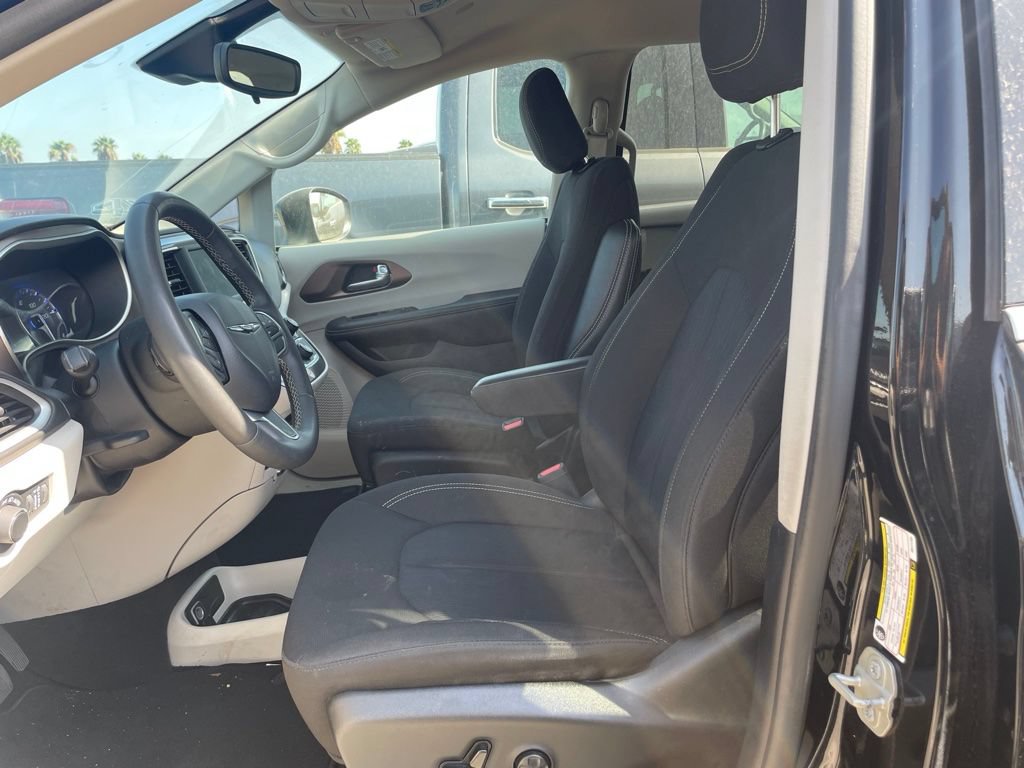 Used 2024 Chrysler Voyager LX FWD image 7