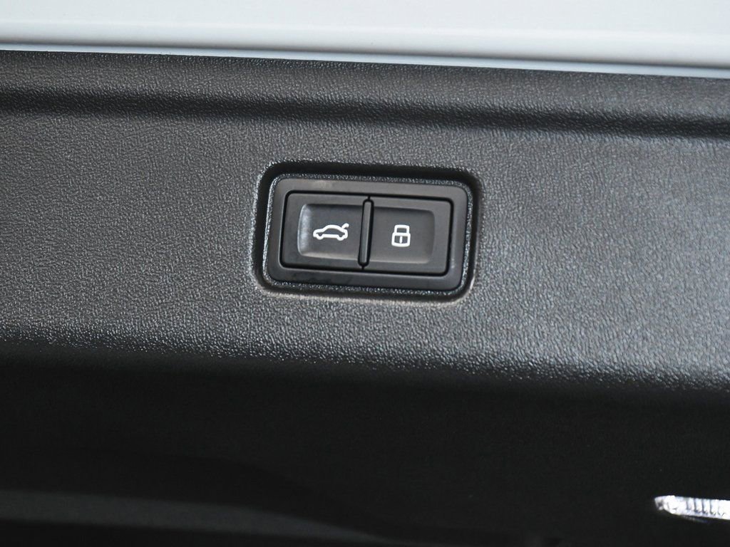 Used 2025 Audi S6 e-tron Prestige w/ 21" Black Optic Package image 75