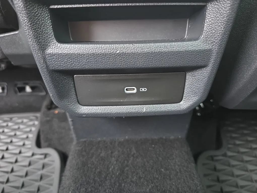 Used 2023 Volkswagen Taos SE w/ Panoramic Sunroof Package FWD image 43