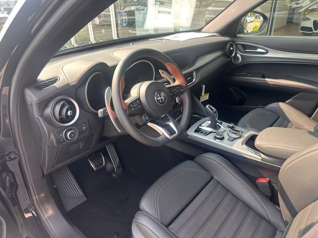 Used 2025 Alfa Romeo Stelvio Sprint AWD/4WD image 10