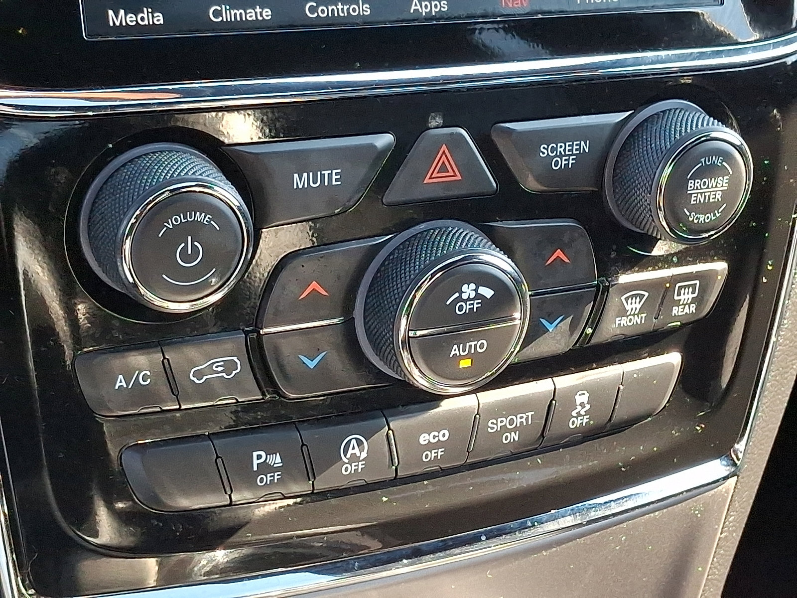 Used 2022 Jeep Grand Cherokee Laredo X image 17