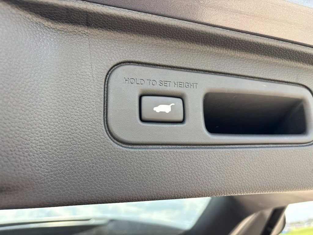 Used 2025 Honda Pilot EX-L image 12