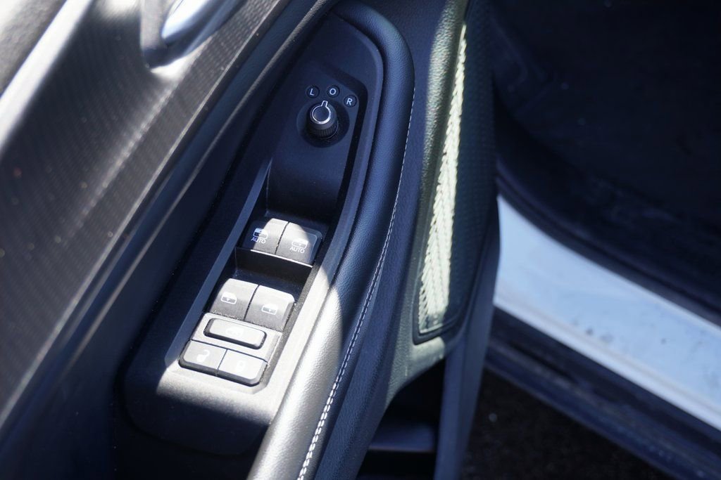 Used 2023 Jeep Grand Cherokee L Laredo image 16