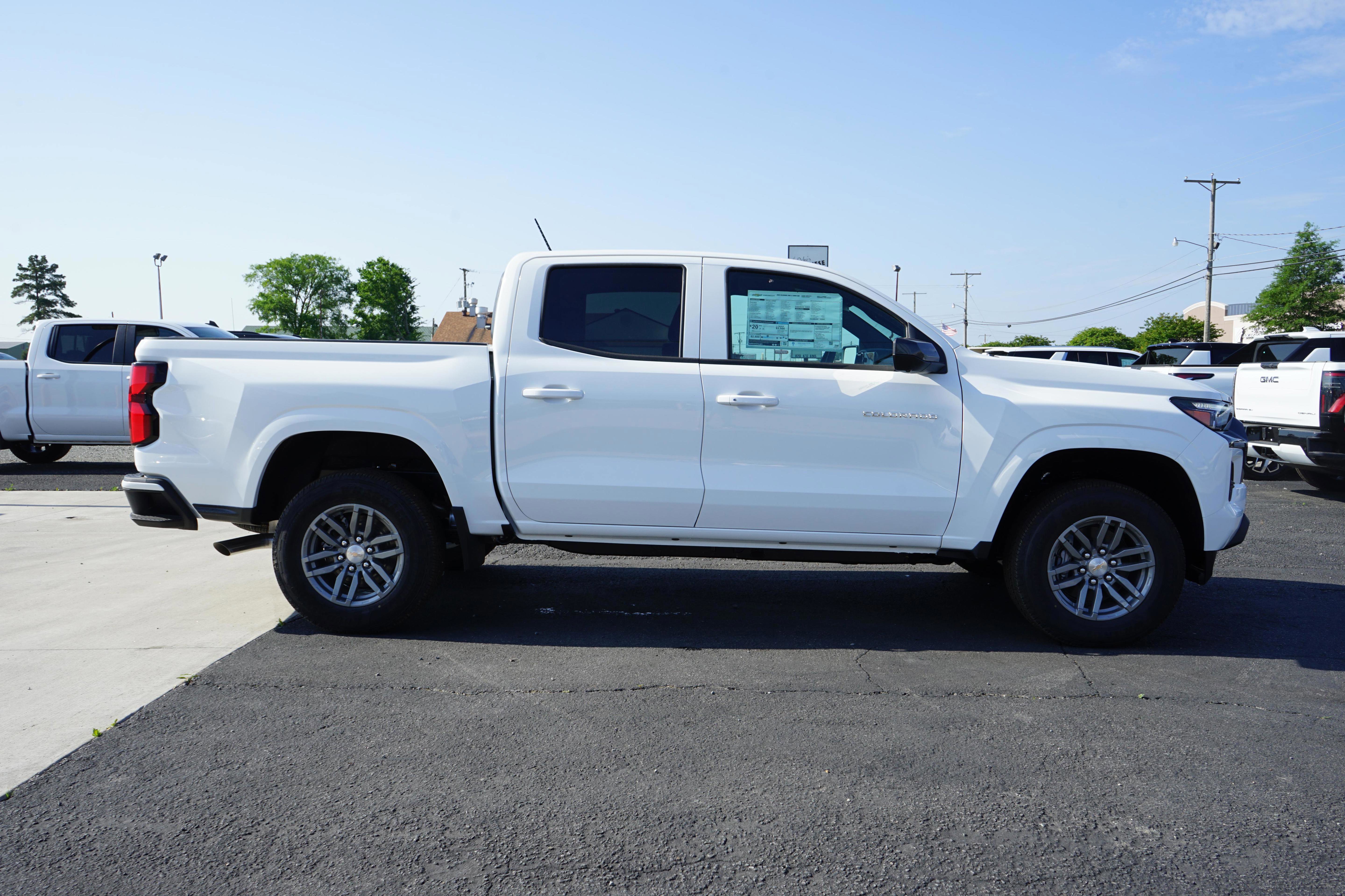 New 2025 Chevrolet Colorado LT w/ LT Convenience Package image 6