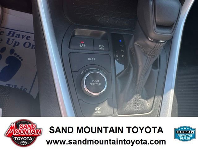 Used 2019 Toyota RAV4 LE AWD/4WD image 19