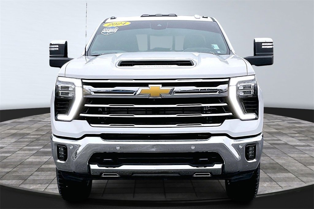 Used 2024 Chevrolet Silverado 2500 LTZ w/ LTZ Plus Package image 3