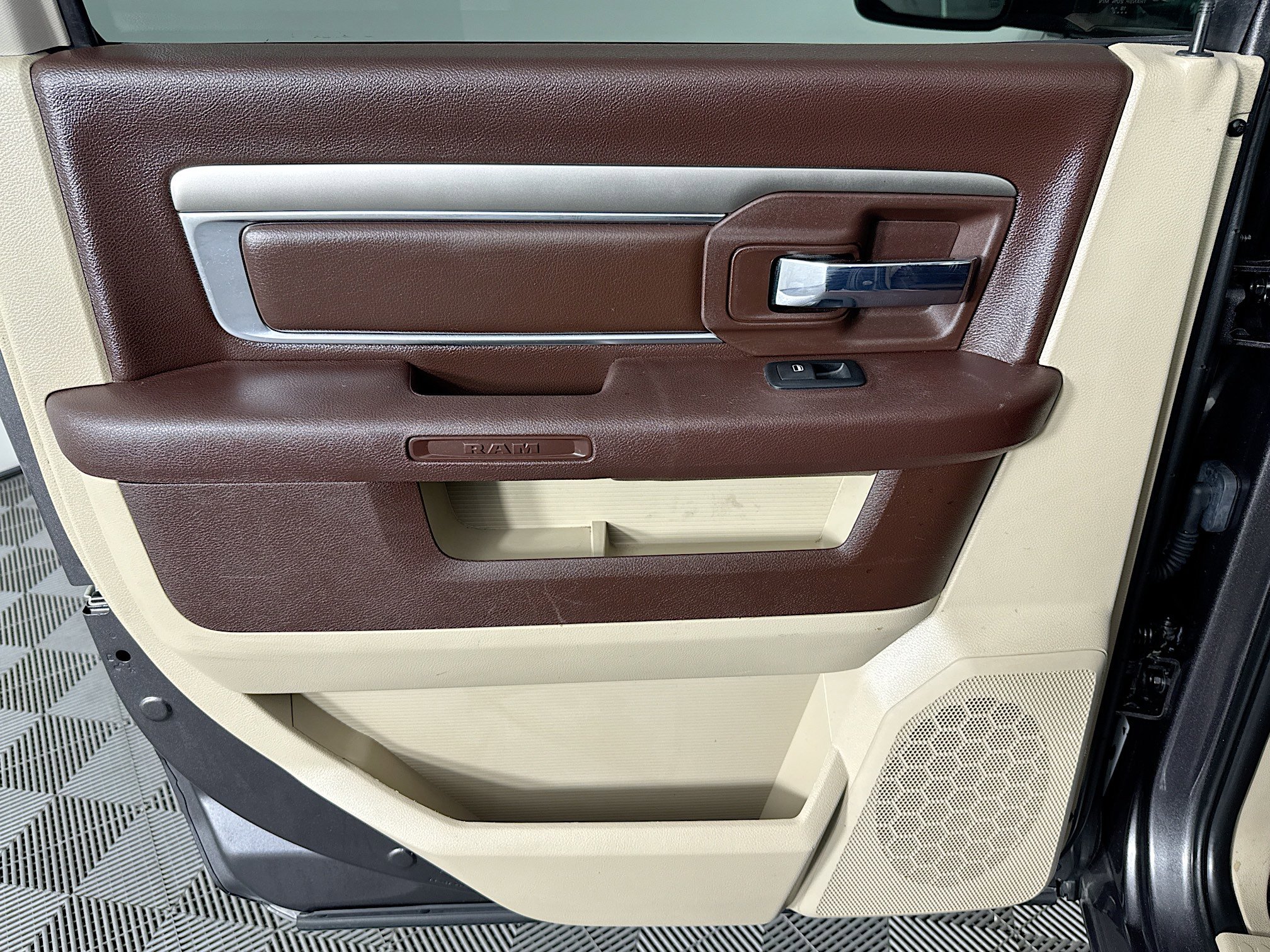 Used 2020 RAM 1500 Classic SLT image 24