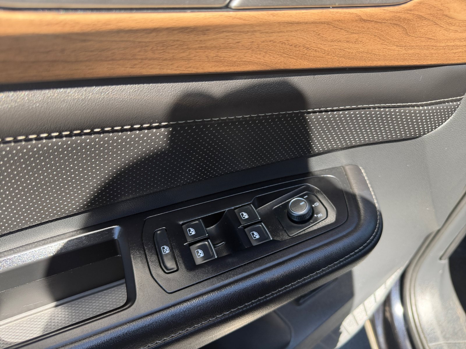 Used 2025 Volkswagen Atlas SE FWD image 13