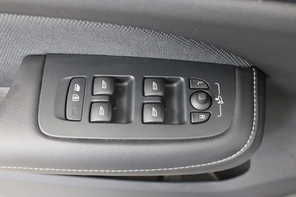 Used 2024 Volvo S60 B5 Plus FWD image 19