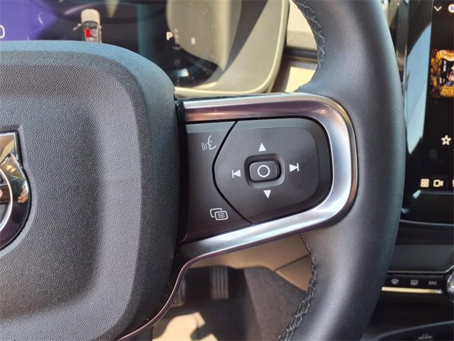 Used 2023 Volvo XC40 B5 Plus w/ Protection Package Premier image 28