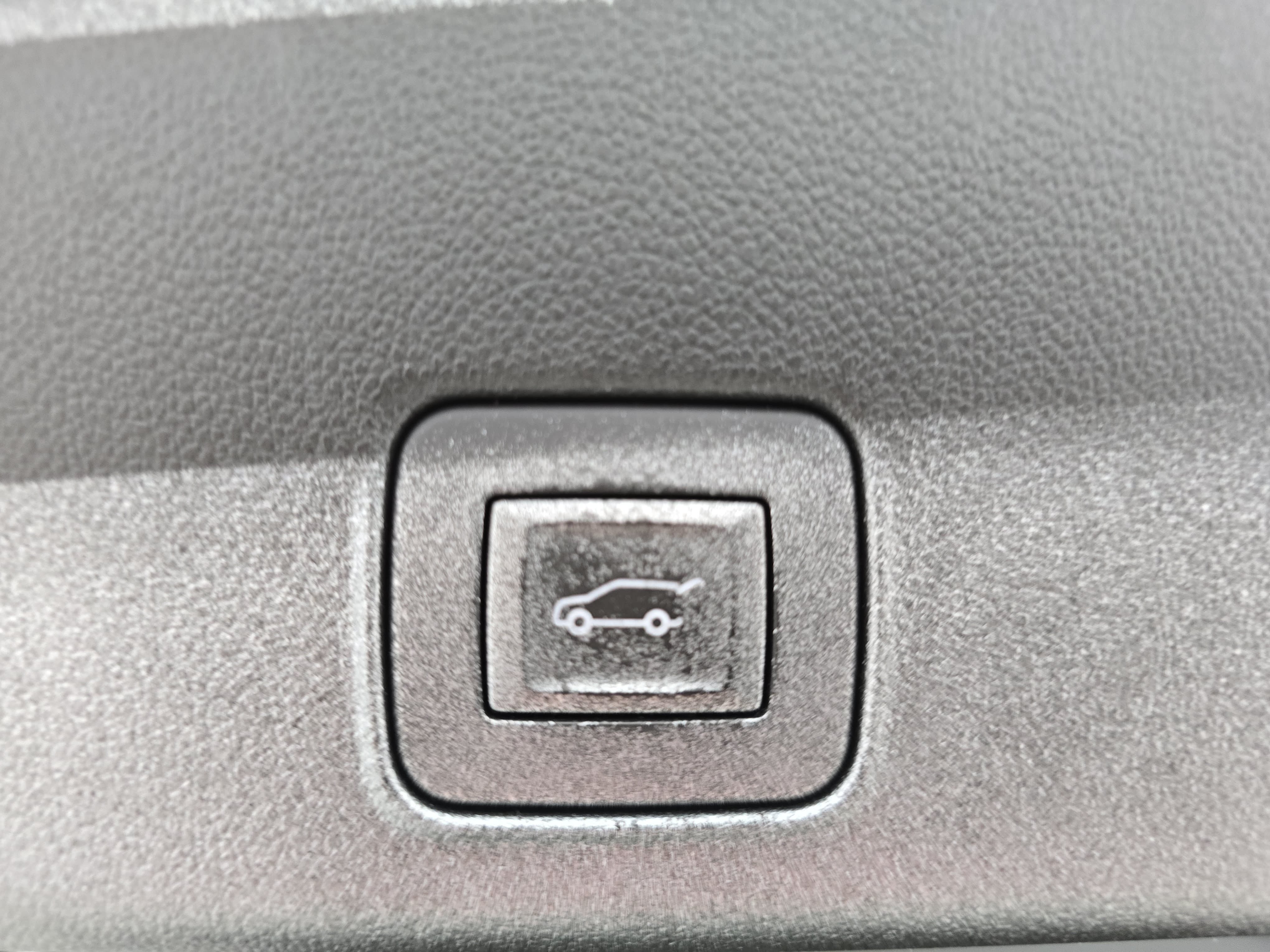 Used 2025 Chevrolet TrailBlazer RS w/ Convenience Package AWD/4WD image 13