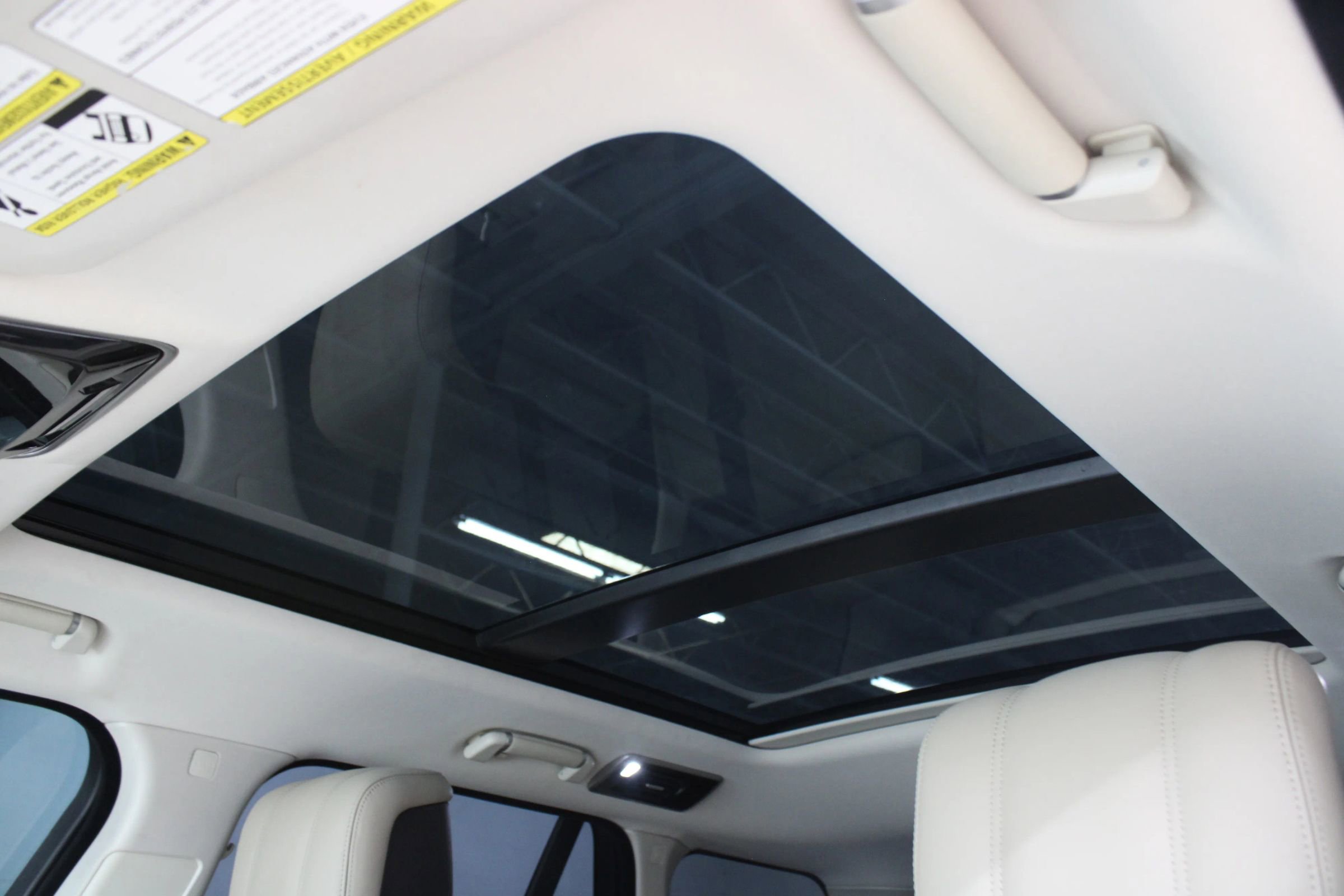 Used 2019 Land Rover Range Rover HSE image 28