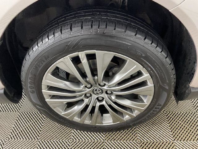 Used 2023 Toyota Venza Limited AWD/4WD image 11