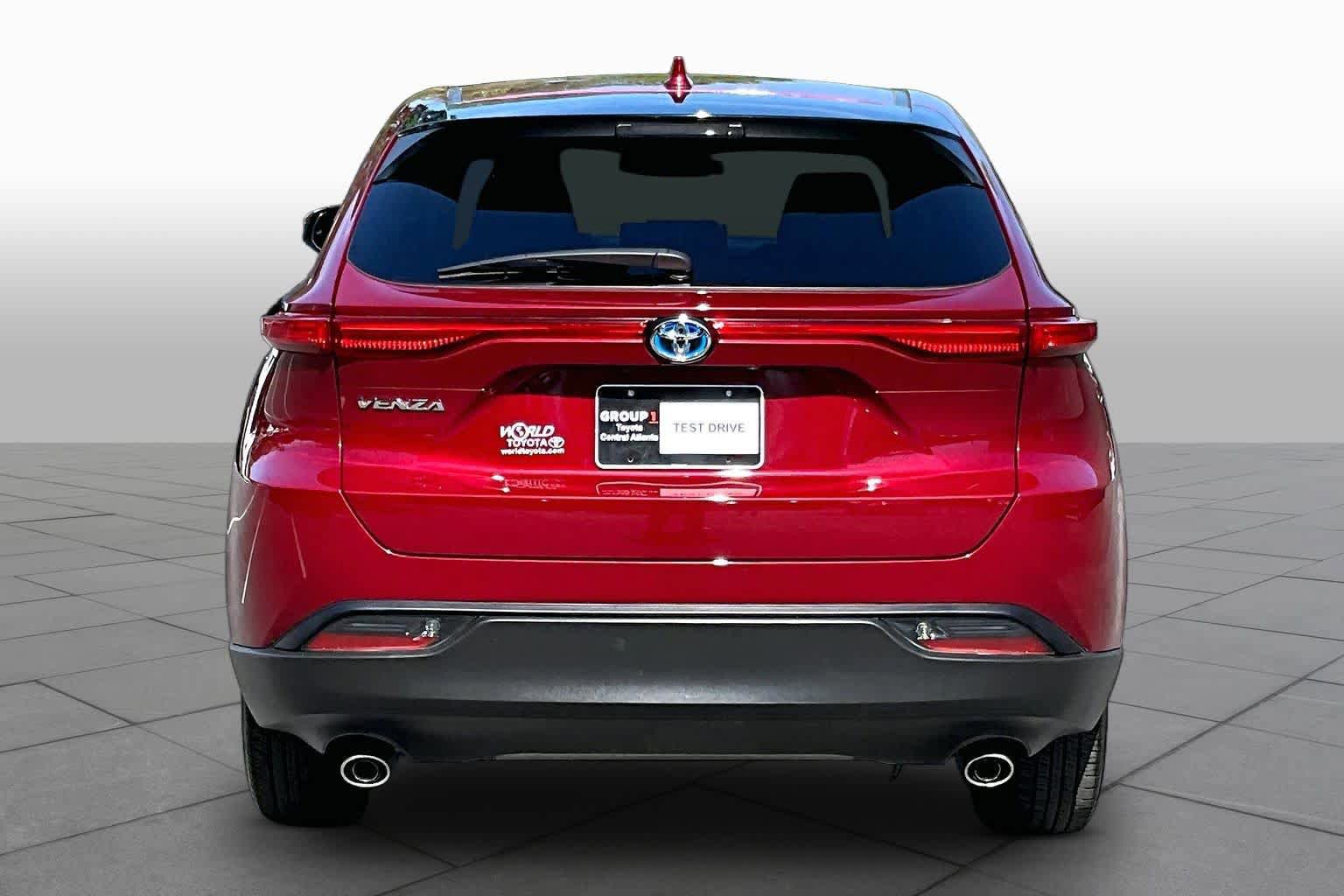 Used 2023 Toyota Venza LE AWD/4WD image 5