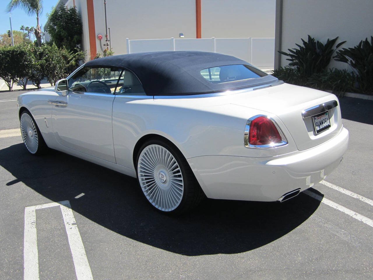 Used 2016 Rolls-Royce Dawn RWD image 5