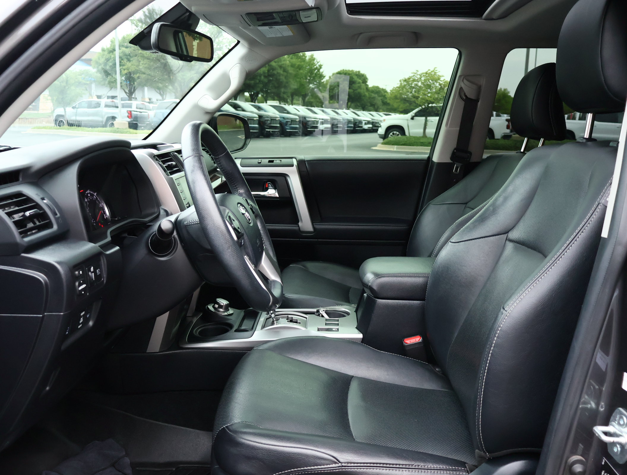 Used 2022 Toyota 4Runner Limited AWD/4WD image 11
