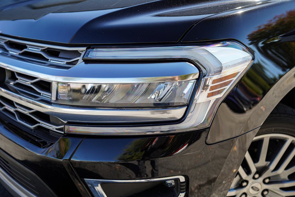 Used 2023 Ford Expedition Platinum image 3