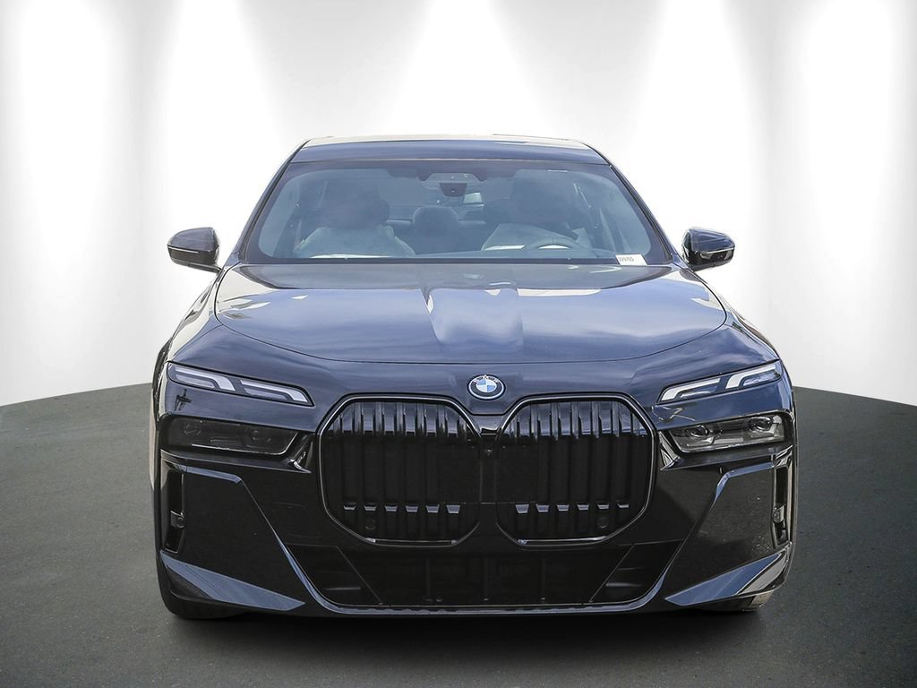 Used 2026 BMW 750e xDrive AWD/4WD image 2