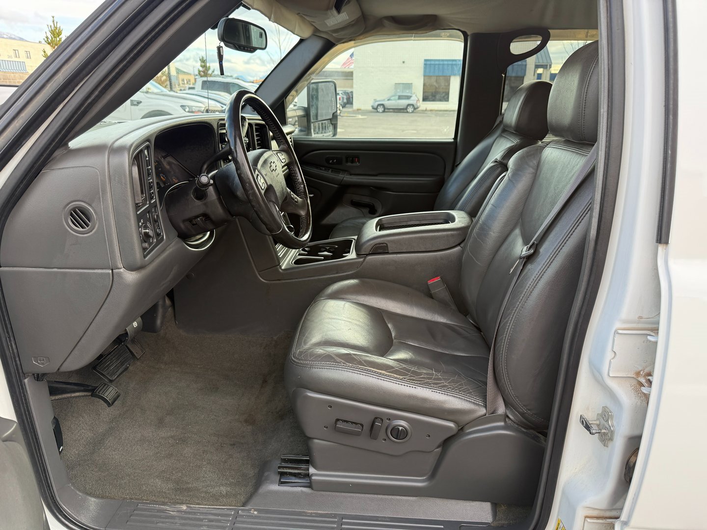 Used 2007 Chevrolet Silverado 2500 LT w/ Heavy-Duty Power Package image 13