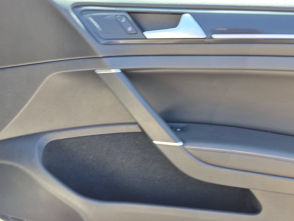 Used 2016 Volkswagen Golf 4-Door AWD/4WD image 10