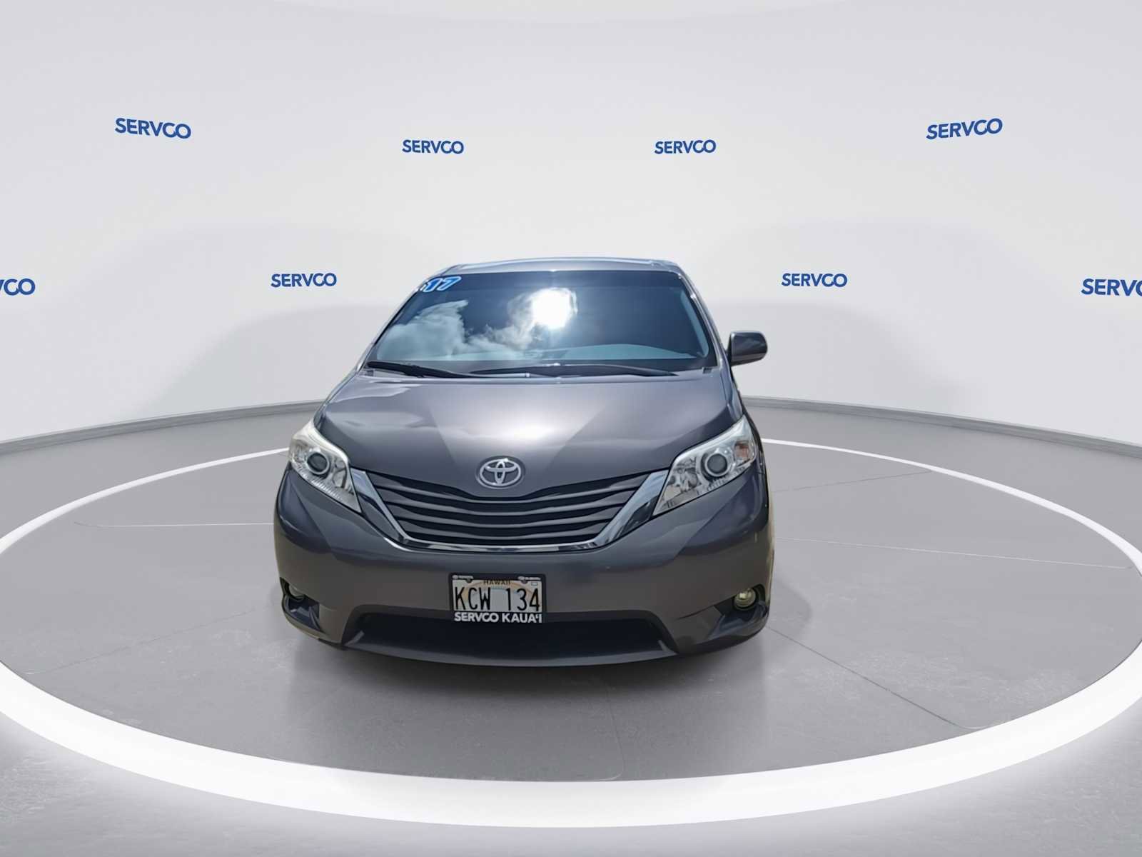 Used 2017 Toyota Sienna LE image 3