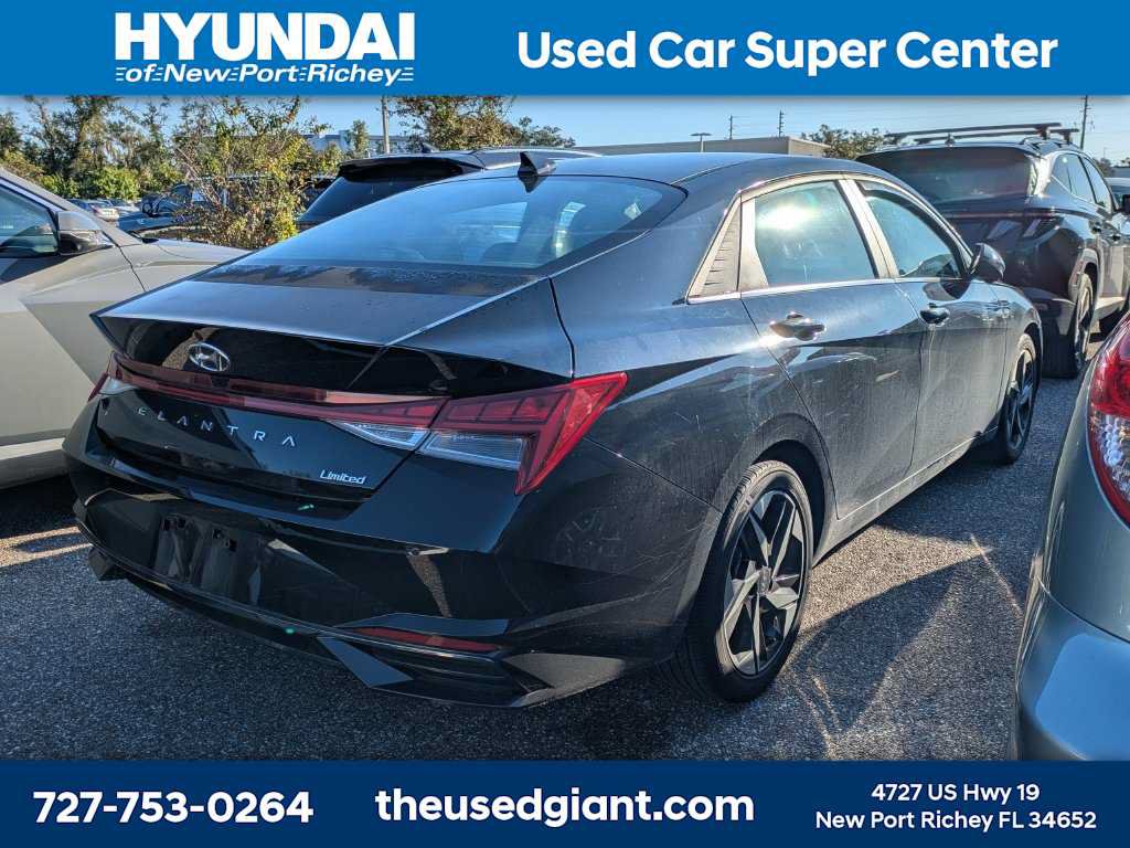 Used 2023 Hyundai Elantra Limited FWD image 2