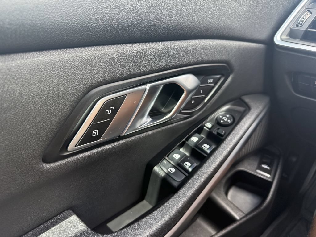 Used 2020 BMW 330i Sedan w/ Convenience Package RWD image 30