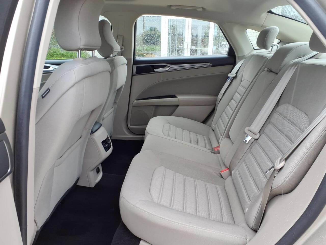 Used 2018 Ford Fusion SE w/ Fusion SE Technology Package FWD image 22
