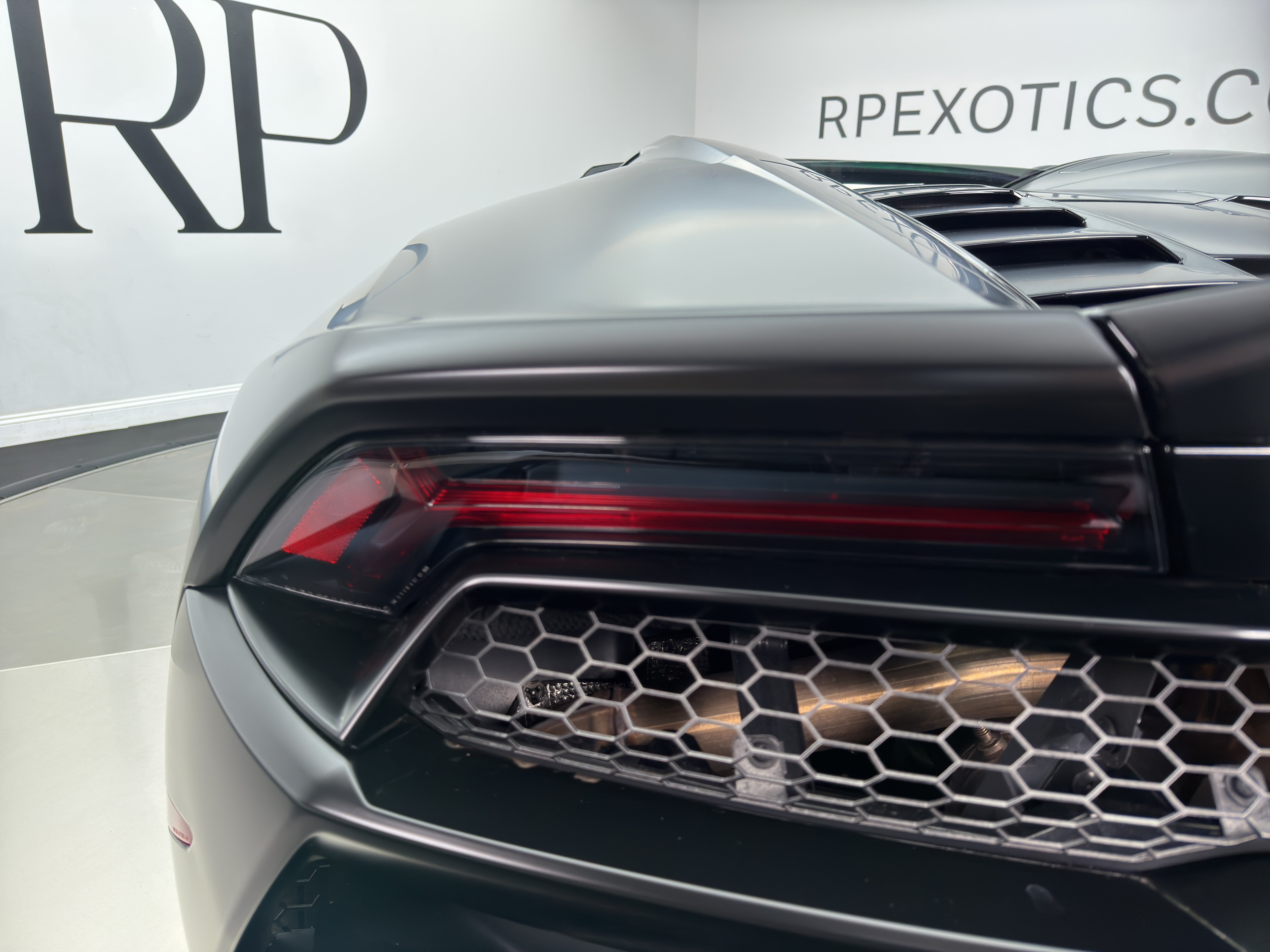 Used 2021 Lamborghini Huracan EVO RWD image 24