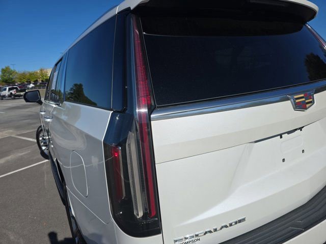 Used 2022 Cadillac Escalade ESV Premium Luxury image 36